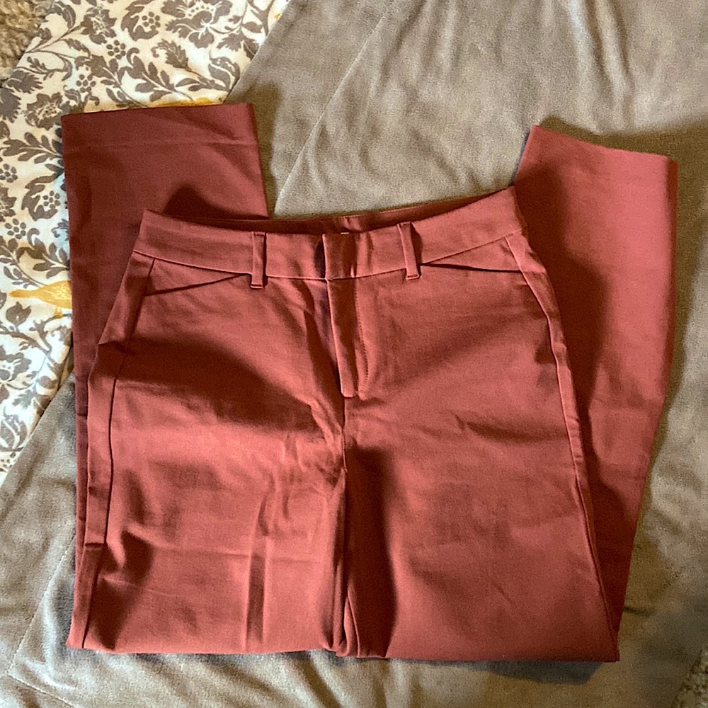 Old Navy High Rise Pixie pants- new